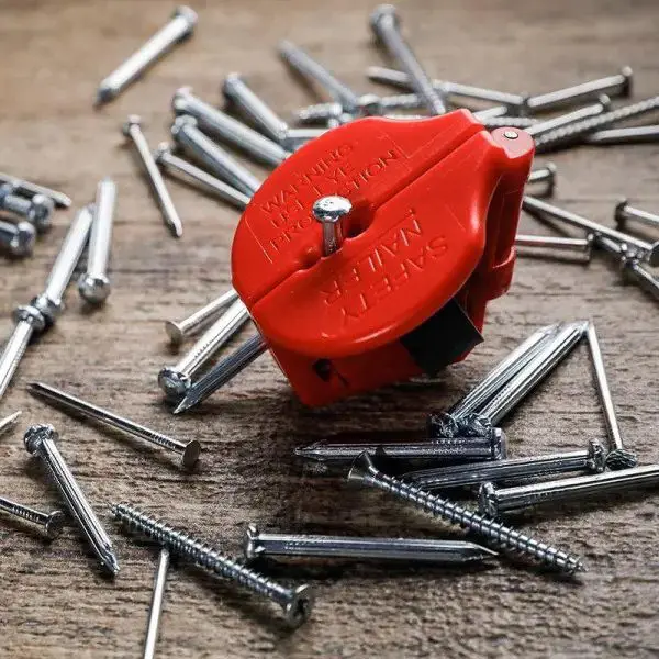 Magnetic Safety Nail Holder